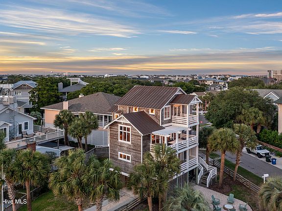 3rd image of 202 Live Oak Drive