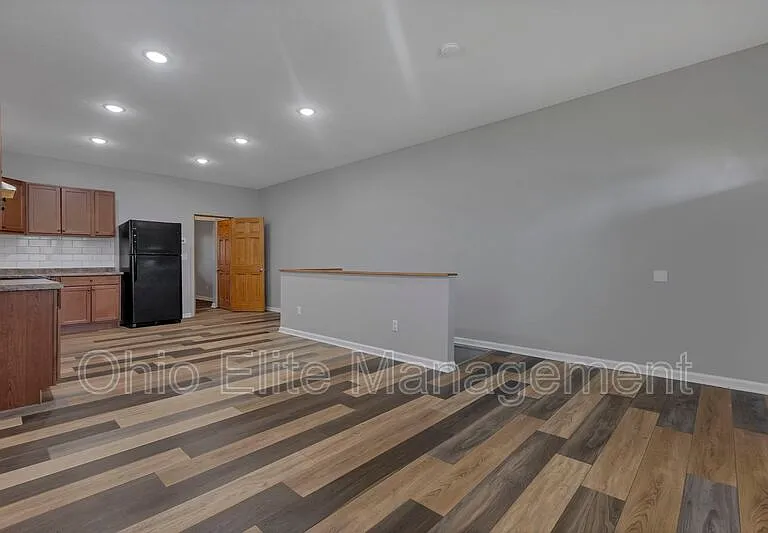 2023 Sullivant Ave — Photo 11