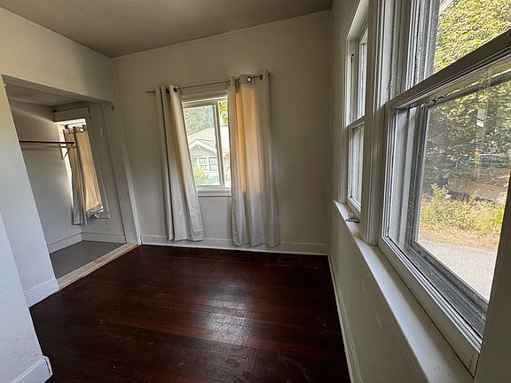 4th image of 810 NE Michigan St