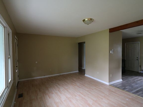 3rd image of 1609 E Dartmouth Ave