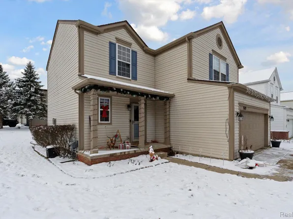 5121 Meadow Crest Cir, Holly, MI 48442