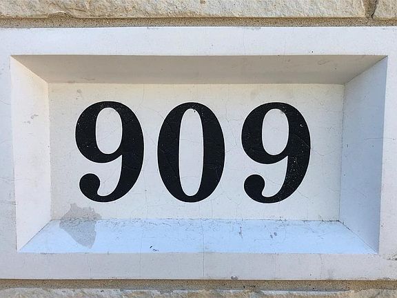 5th image of 909 Robin Hood Blvd