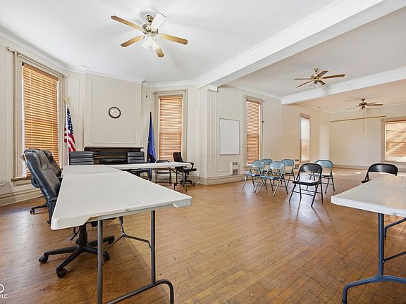 5th image of 125 W Washington St