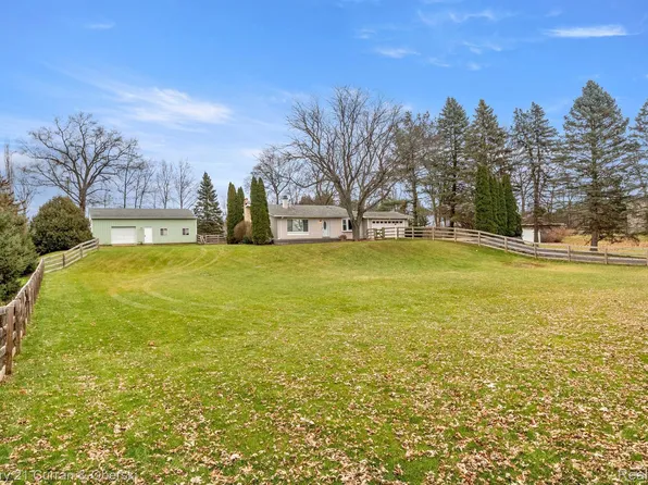 9065 Grenoble Dr, Milan, MI 48160