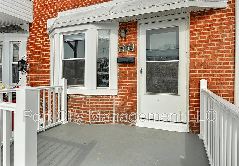 832 N Marlyn Ave — Photo 3