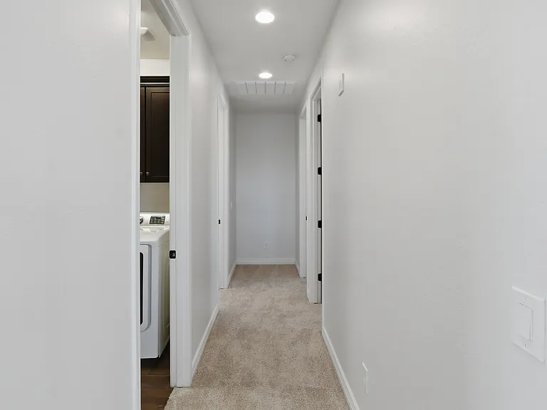 227 E Beatryce St — Photo 33