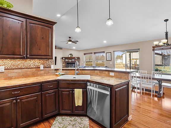 2nd image of 2002 Redtail St