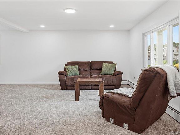 3rd image of 38 Appel Drive E