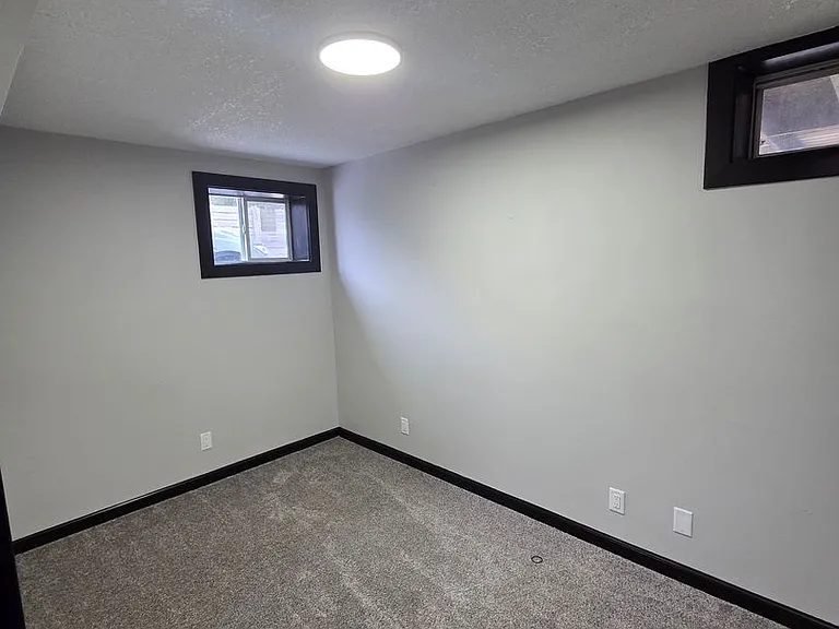 215 Knoll Dr — Photo 10