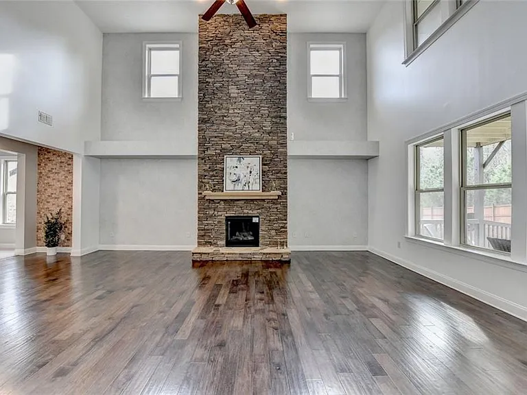2540 Maple Ridge Ln — Photo 14