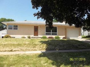 524 Devonshire Dr, Waterloo, IA 50701