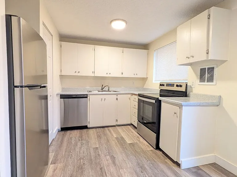 Loreto Apartments — Photo 24