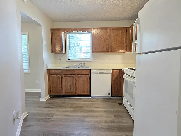 232 Hampton Dr — Photo 12