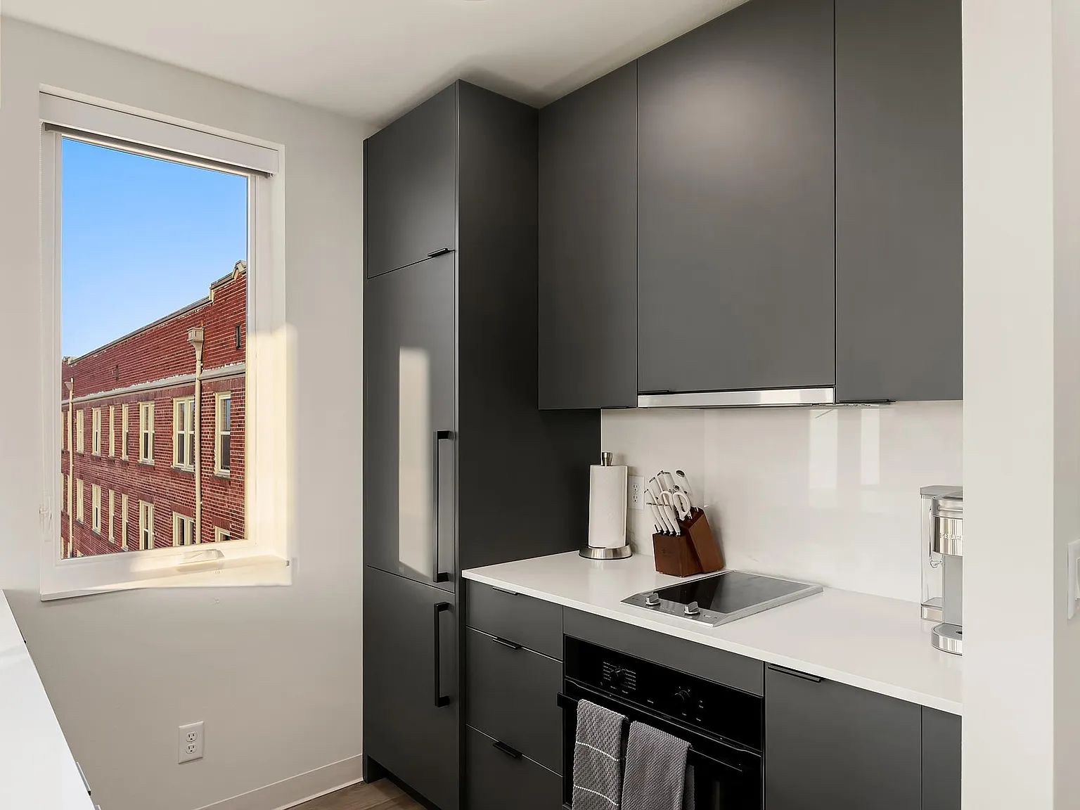 1 bed, 566 sqft, $1,958 — Photo 4