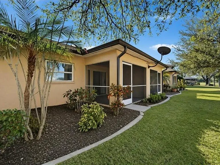 1203 Saxony Cir #B — Photo 15