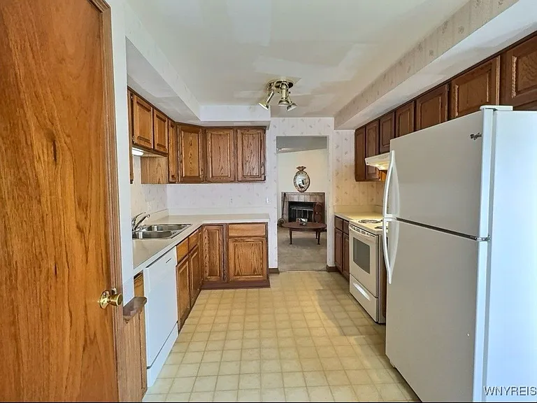 16 Hubbardston Pl — Photo 3