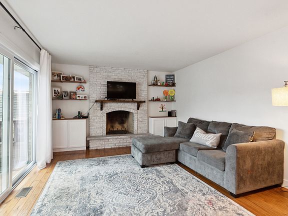 5th image of 6639 Victoria Dr
