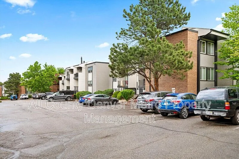 3 bed, 2.0 bath, 1050 sqft, $2,495 — Photo 3