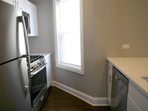 5th image of 4619 N Hamlin Ave #2R