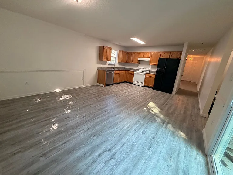 325 Town Pointe Way — Photo 5