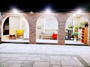 28 Castle Harbour Ln W, Markham, ON L3T 3A2