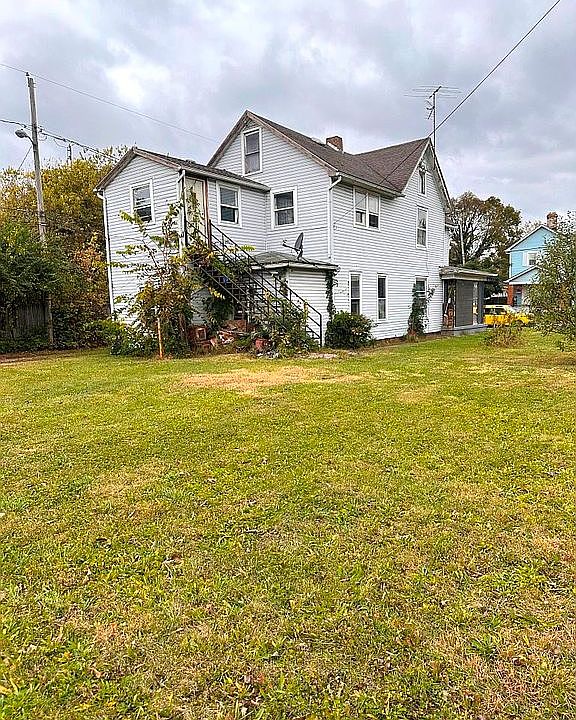 2nd image of 919 Broadway St