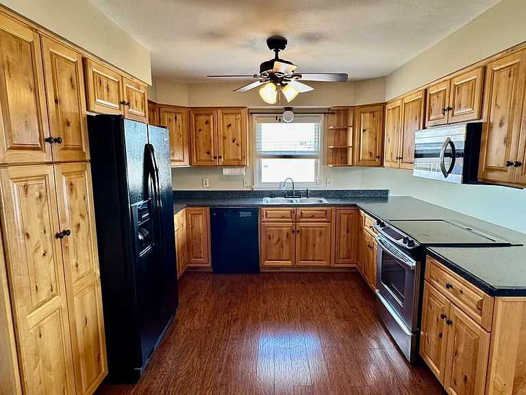 404 Anamosa St — Photo 4