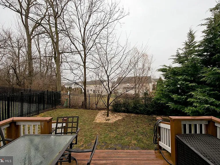1976 Cidermill Ln — Photo 8