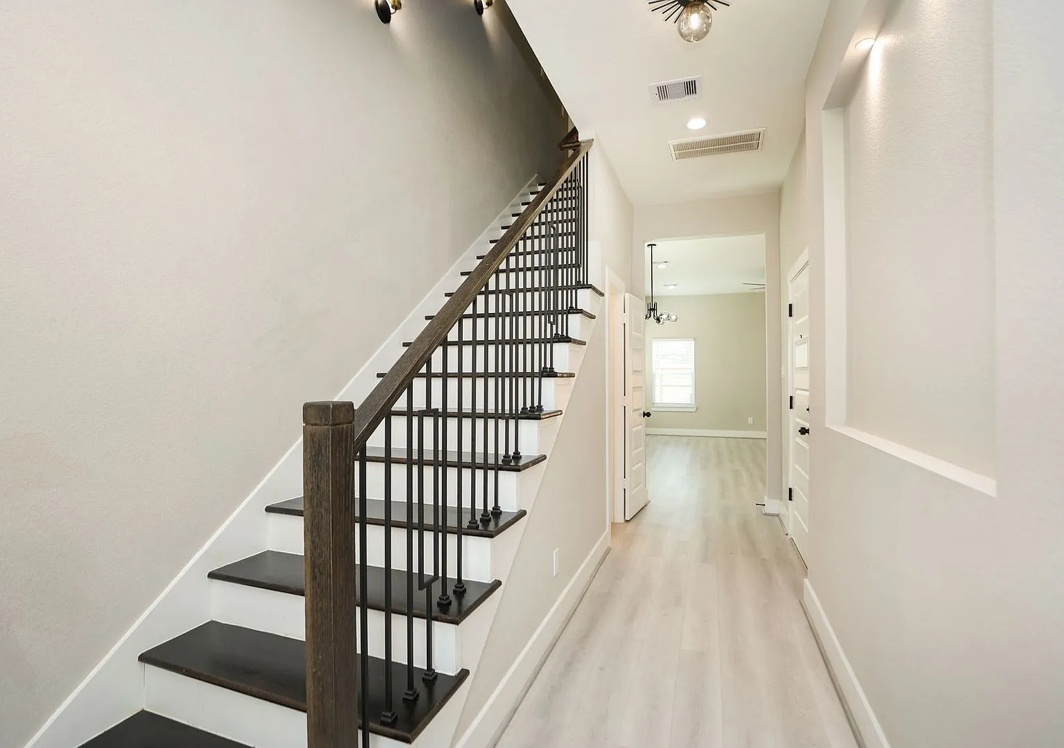 3126 Erica Ln — Photo 3