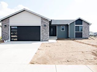 43 Wolf Creek Ln, Gillette, WY 82718