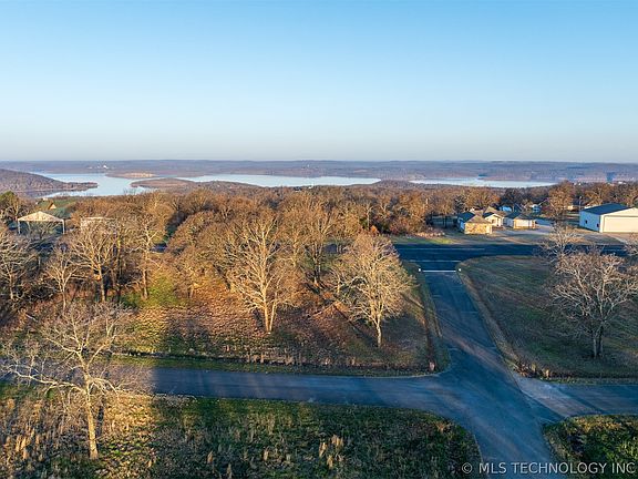 4th image of Summit Rd
