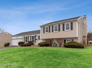 1104 Parker Dr, Schaumburg, IL 60194