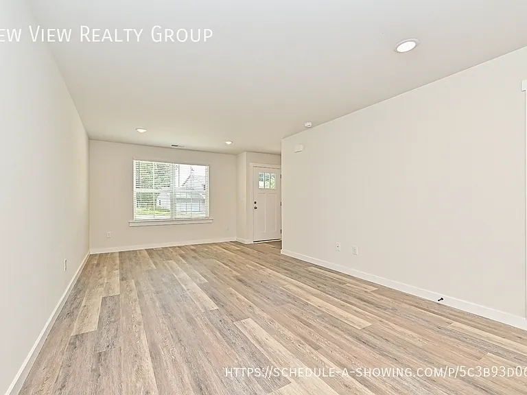 504 12th Ave NE — Photo 16