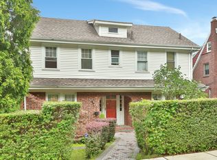 90 Paulin Blvd, Leonia, NJ 07605