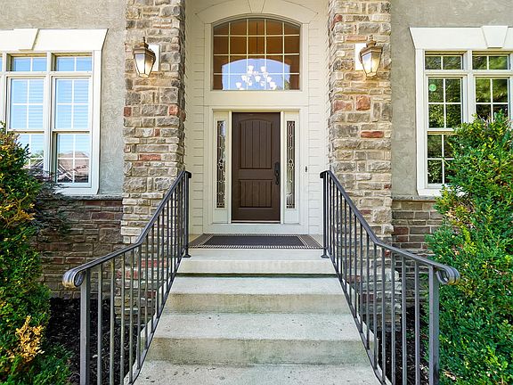 4th image of 641 Collingwood Dr