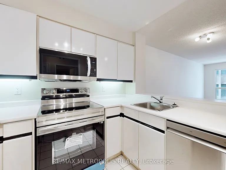 7 Carlton St #810 — Photo 21