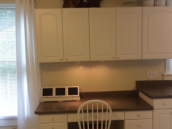 4th image of 140 S Cherry St