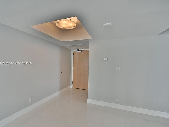 4th image of 16485 Collins Ave Floor 1033