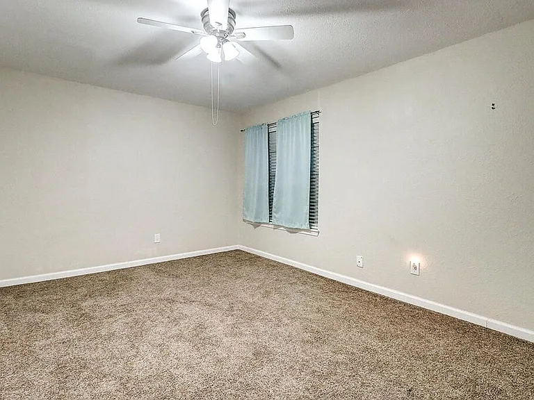 1011 Ennis Joslin 234 — Photo 36