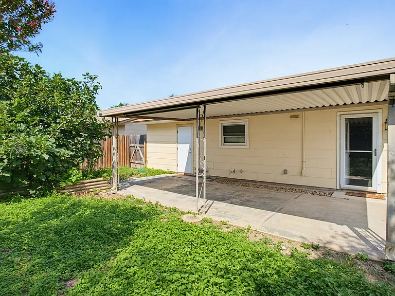 8315 Castlecreek Dr — Photo 28