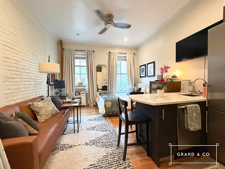 410 W 22nd St #3F — Photo 1