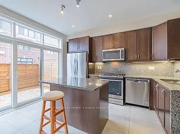 2037 Queensborough Gate — Photo 14