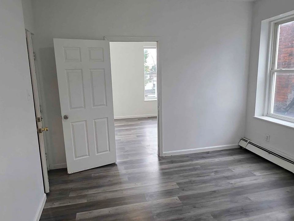 2nd image of 514 Fulton St APT 3
