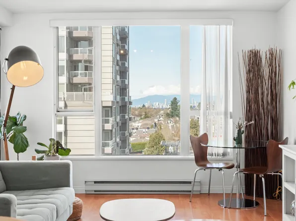 5189 Gaston St #1205, Vancouver, BC V5R 6C7