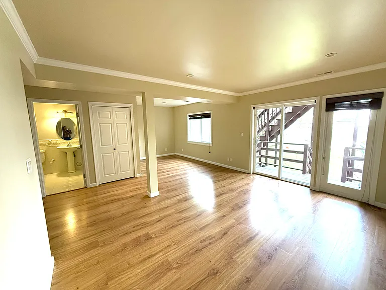 842 Cayuga Ave #A — Photo 2