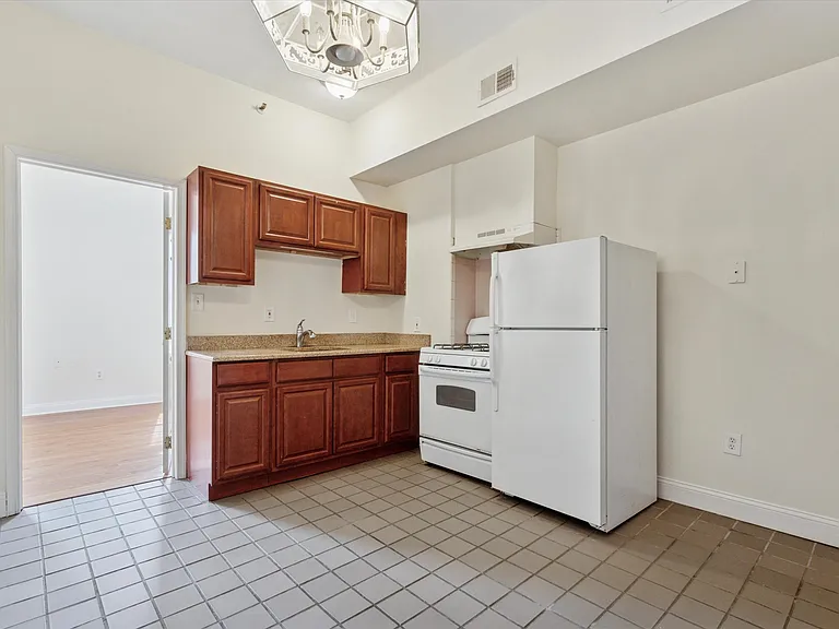 1601 Brown St #2 — Photo 5