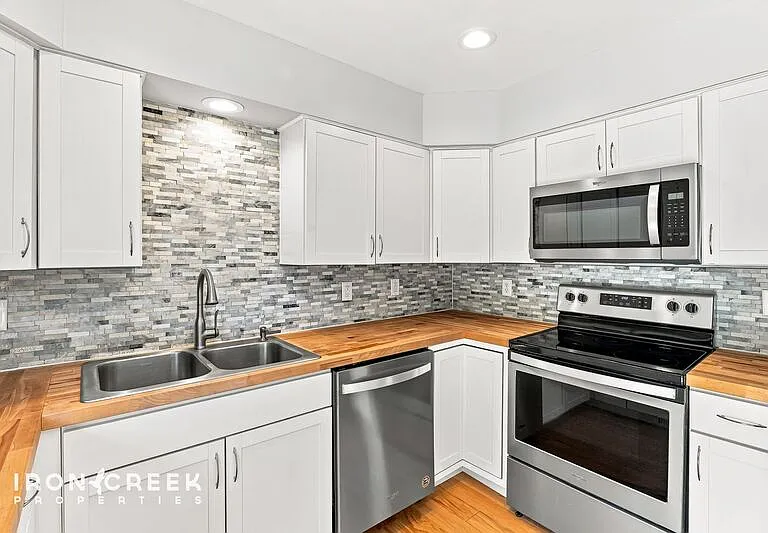 16 King Arthur Pl — Photo 11