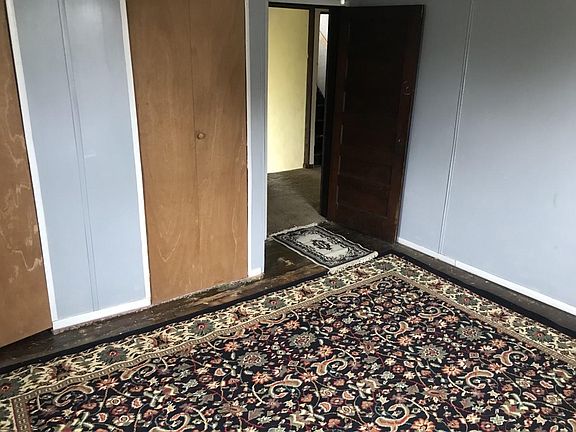 4th image of 1296 Woodmont St