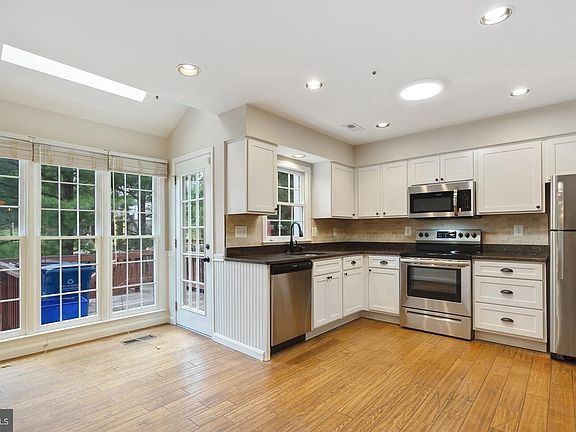5th image of 8533 Fountain Valley Dr