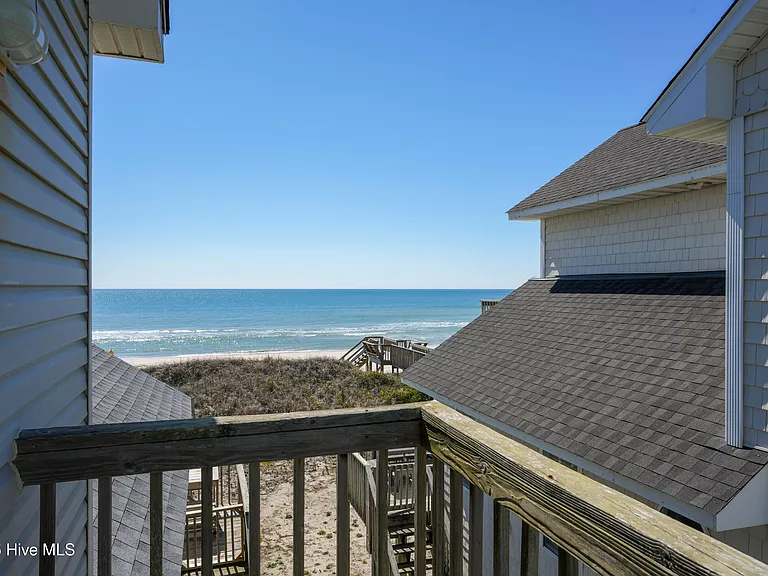 3994 Island Dr — Photo 15
